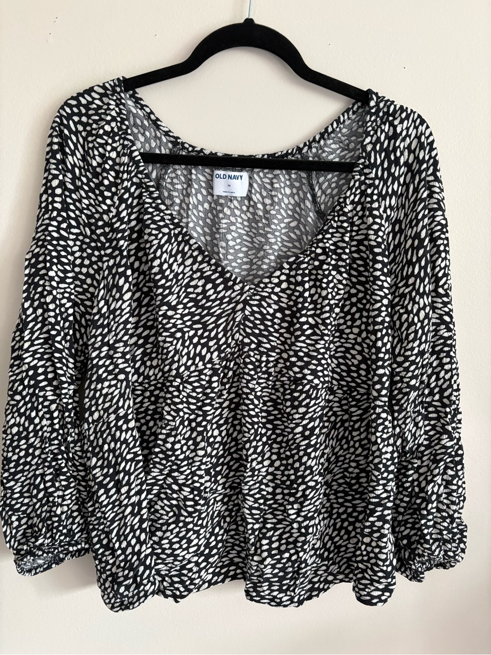 Old Navy Black & White V-Neck Peasant Sleeve Blouse